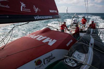 "MAPFRE" supera su particular carrera de obstáculos en el mar Arábigo